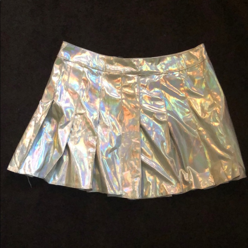 Holographic skirt